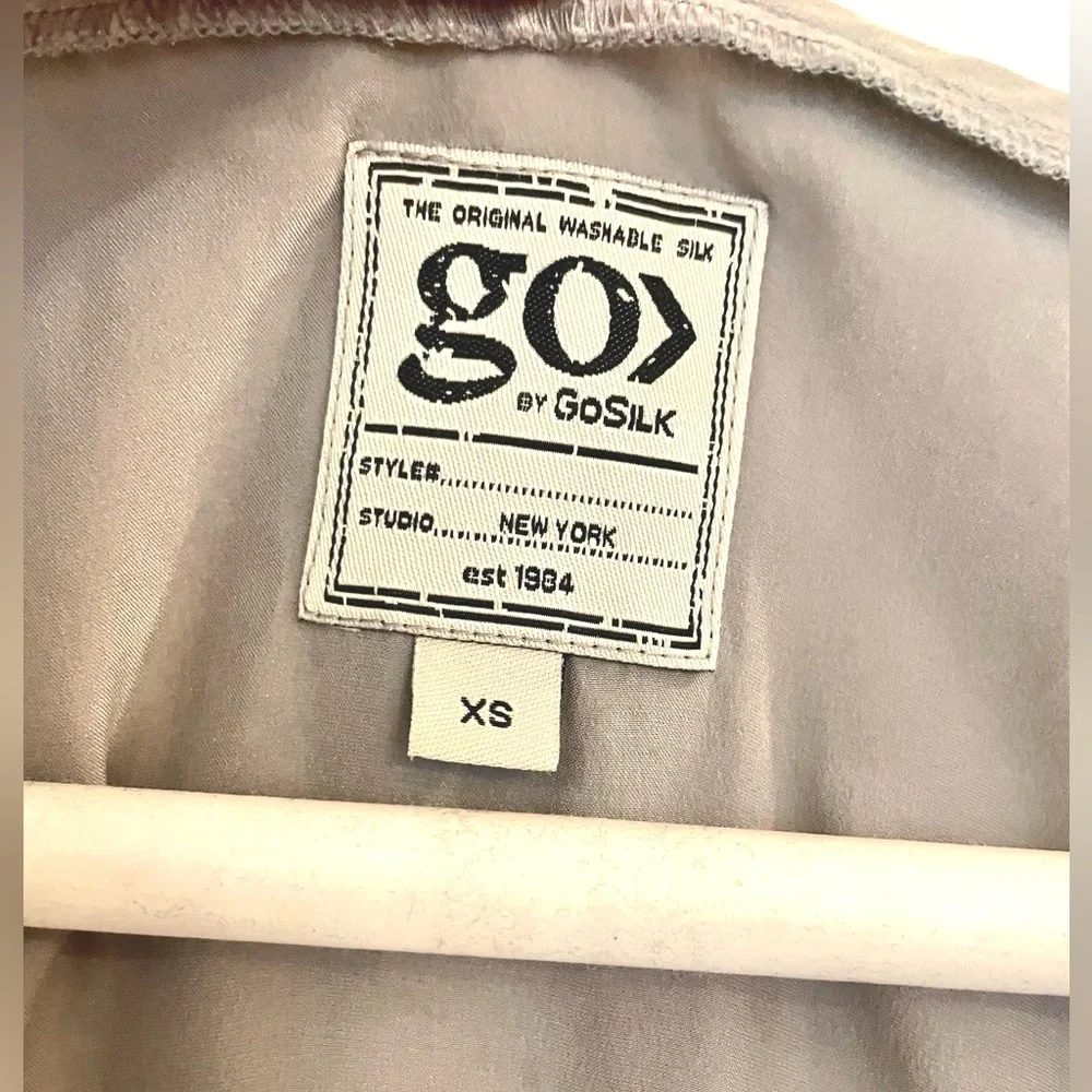 - Go by GoSilk iconic zippy tank in silver. Excellent condition, - Picture 2 of 6